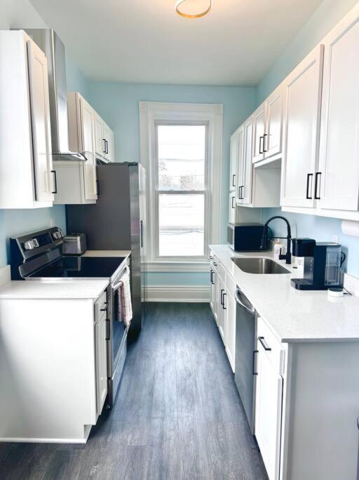 Brand New! Walk To + 12 Mins To Derby! Apartment *