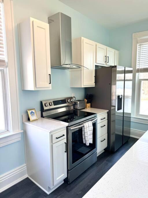 Brand New! Walk To + 12 Mins To Derby! Apartment Louisville